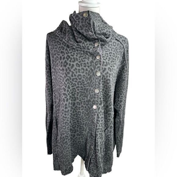 We The Free Medium Cardigan Snap Up Asymmetric Animal Print Gray Leopard Sweater - Picture 3 of 11